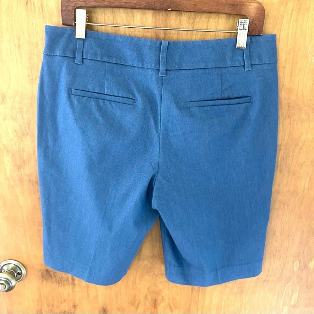 Ann Taylor 11” Chambray Bermuda Shorts. Size 6.